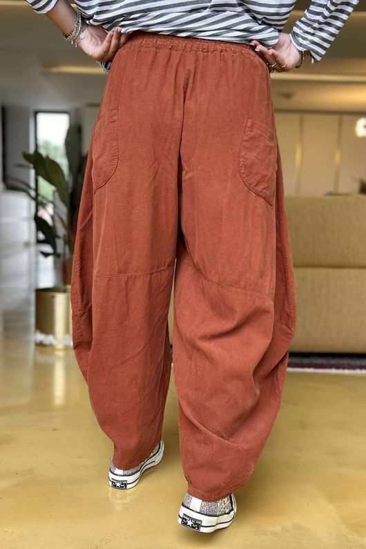 Made in Italy Cooper Needlecord Classic Barrel Leg Pant Auburn